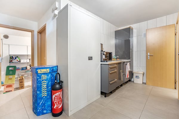 Dans les hauts de la Fusion : propriété rénovée de 450 m² avec surfaces habitables et commerciales 17