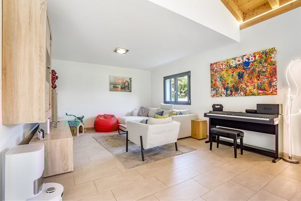 Dans les hauts de la Fusion : propriété rénovée de 450 m² avec surfaces habitables et commerciales 3