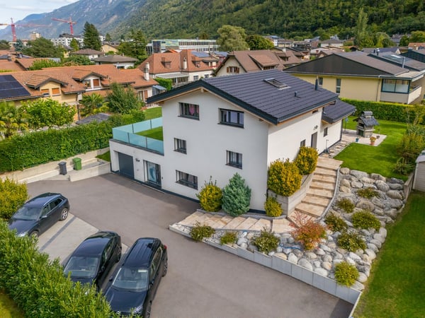 Dans les hauts de la Fusion : propriété rénovée de 450 m² avec surfaces habitables et commerciales 1