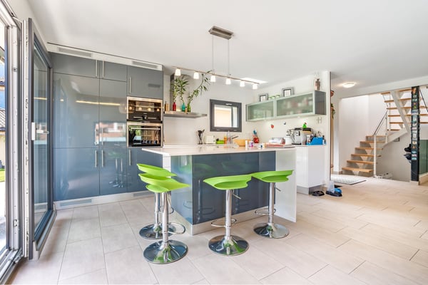 Dans les hauts de la Fusion : propriété rénovée de 450 m² avec surfaces habitables et commerciales 7