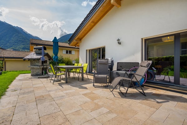 Dans les hauts de la Fusion : propriété rénovée de 450 m² avec surfaces habitables et commerciales 10