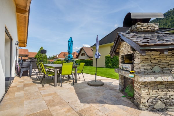 Dans les hauts de la Fusion : propriété rénovée de 450 m² avec surfaces habitables et commerciales 9