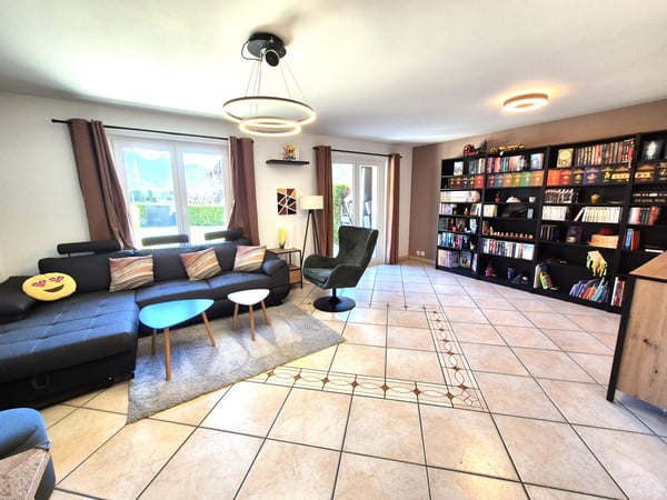 Superbe maison mitoyenne rénovée de 4,5 pièces avec terrasse, jardin et garage 8