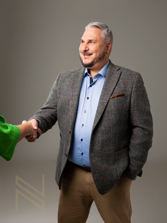 Exklusives Wohnen für junge Luxusliebhaber ? ALLES ANDERS ALS 08/15 11