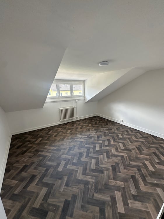 Nebenraum / kleines Dachzimmer zu vermieten – ideal als Lagerraum 2
