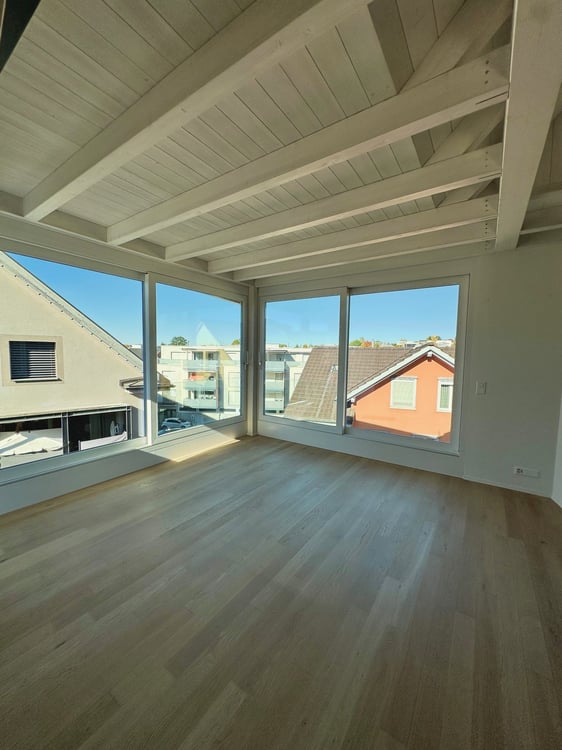 Charmante & helle 2.5-Zimmer-Dachwohnung mit Lift an zentraler Lage 3