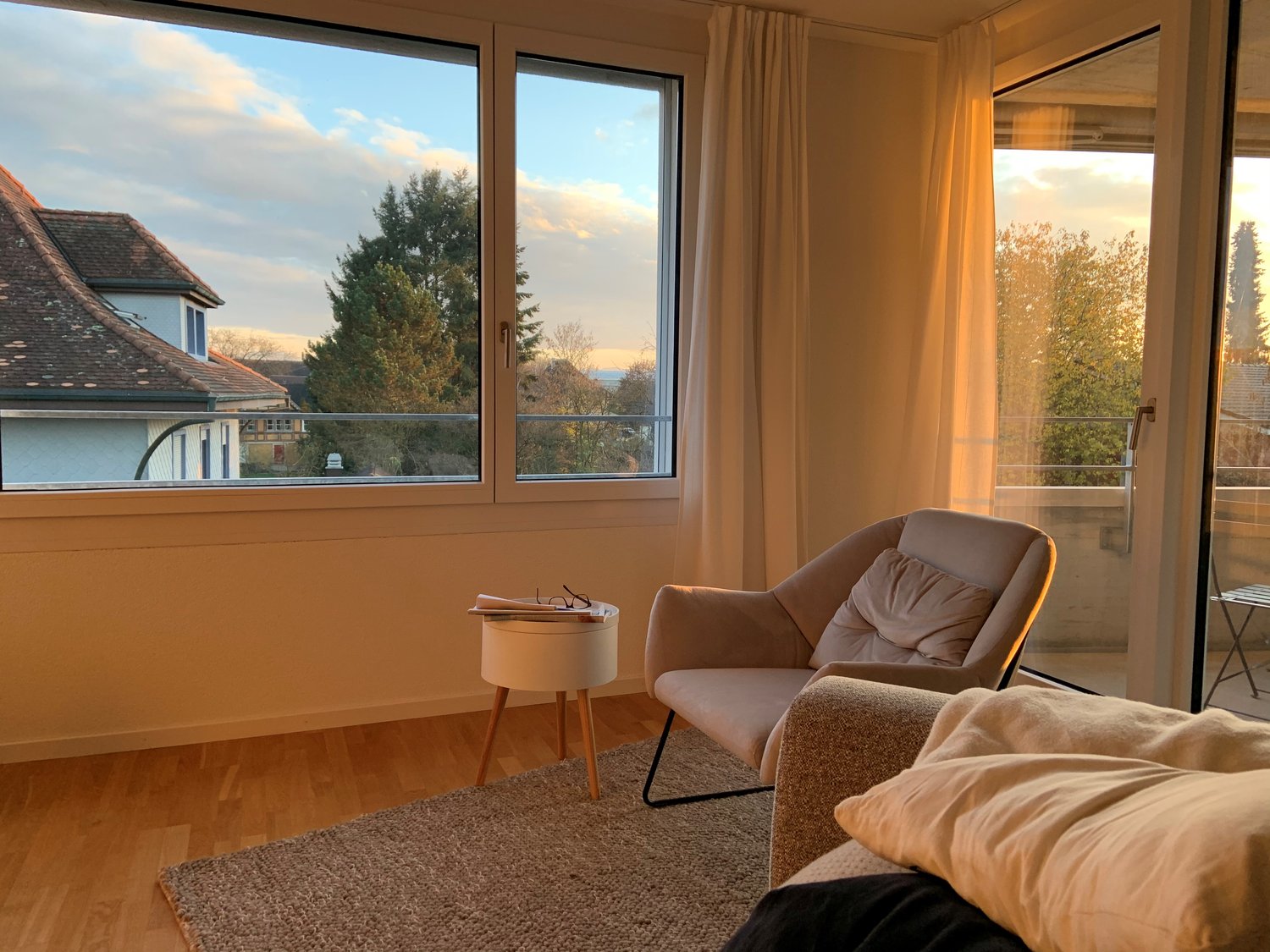 Bild Schöne und helle 4.5-Zimmerwohnung im 2. OG mitte links