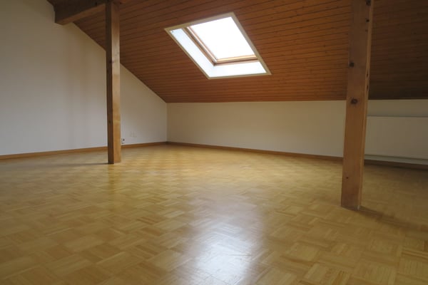 Gemütliche 3.5-Zimmerwohnung mit charmanten Dachschrägen 1