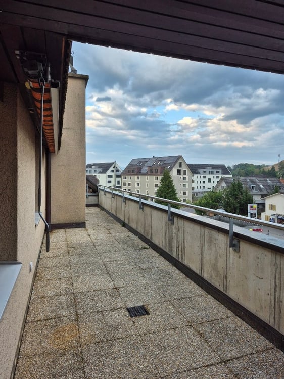5.5-Zimmer-Wohnung mit weitläufiger 70 m² Terrasse und schöner Aussicht 14