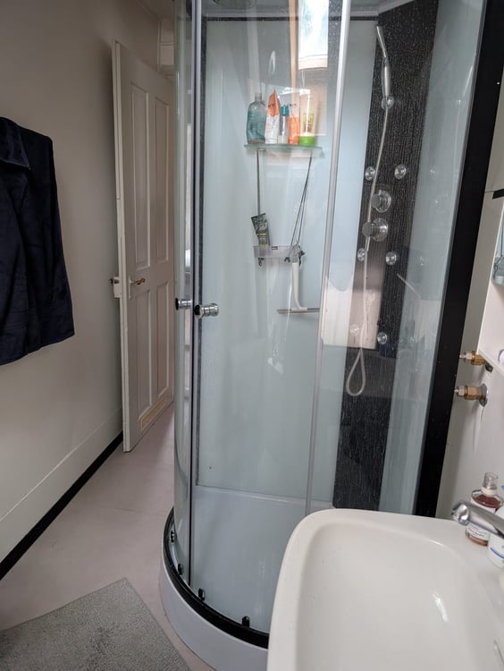 Befristete 3-Zimmer-Dachwohnung nahe Lorrainebad (bis 15.12.2026) 7