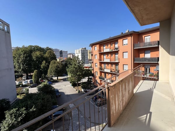 CHIASSO| COMODO TRILOCALE 9