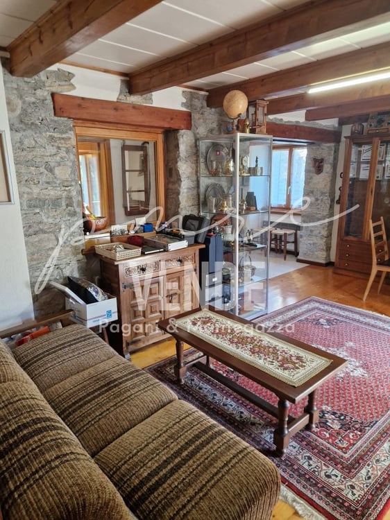 CHARMANTE 5.0 WOHNUNG IN RUSTIKALEM ZWEIFAMILIENHAUS MIT GROTTINO UND PANORAMAGARTEN 5