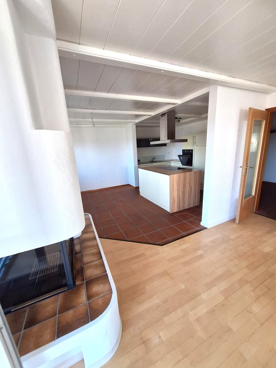 Sehr gepflegte 1.5-Zimmer-Wohnung im 1.Stock Ost mit Keller und Autogarage in Attiswil 2
