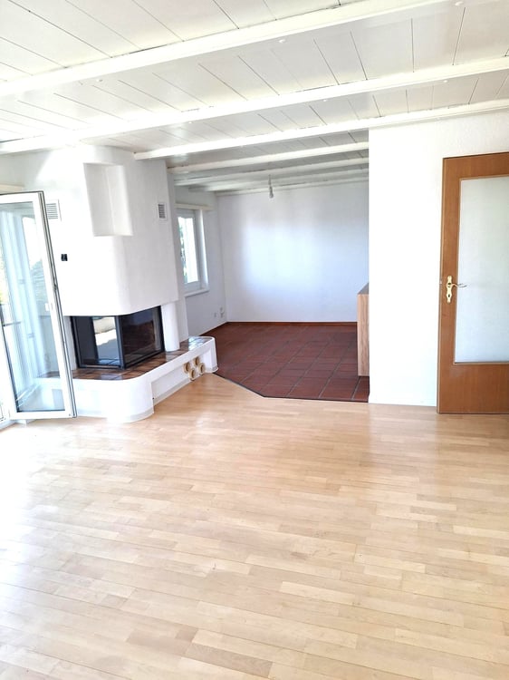 Sehr gepflegte 1.5-Zimmer-Wohnung im 1.Stock Ost mit Keller und Autogarage in Attiswil 1