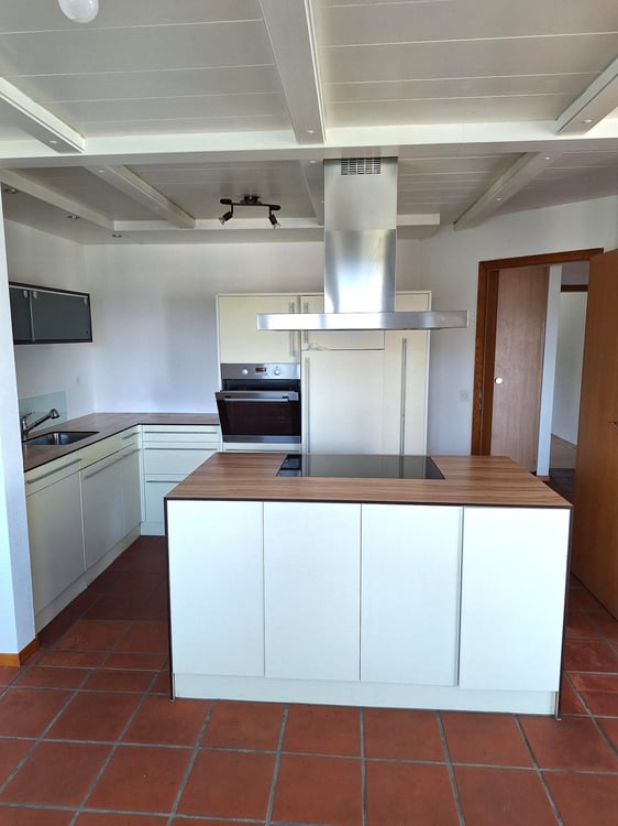 Sehr gepflegte 1.5-Zimmer-Wohnung im 1.Stock Ost mit Keller und Autogarage in Attiswil 3