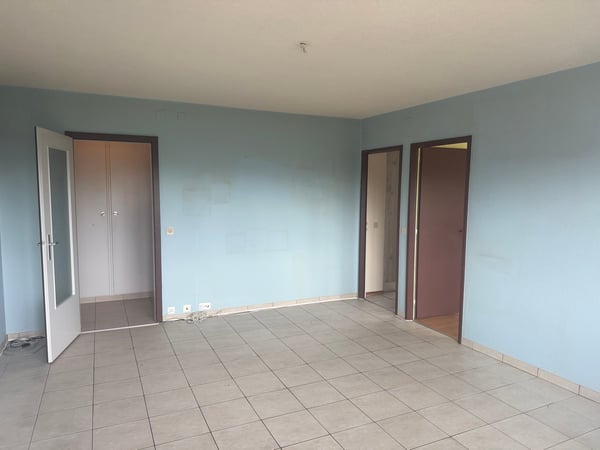 Charmantes 2-Zimmer-Wohnung mit Balkon in Neuchâtel 6