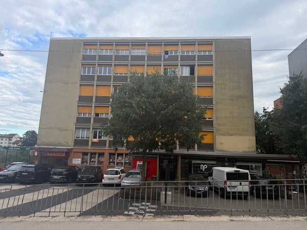 Charmantes 2-Zimmer-Wohnung mit Balkon in Neuchâtel 1
