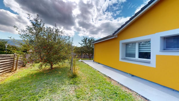 Maison individuelle lumineuse de 4.5 pièces sur un niveau à Fontaines NE 13