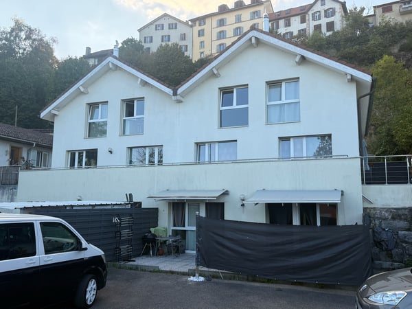 Maison de 2 unités (5.5 & 2.5 pièces) à Laténa, Saint-Blaise 1