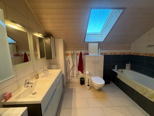 Maison de 2 unités (5.5 & 2.5 pièces) à Laténa, Saint-Blaise 11