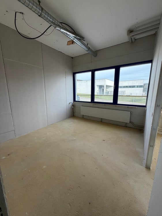 Moderne Gewerbe- / Bürofläche im Erdgeschoss in repräsentativem Geschäftshaus in Langendorf 5