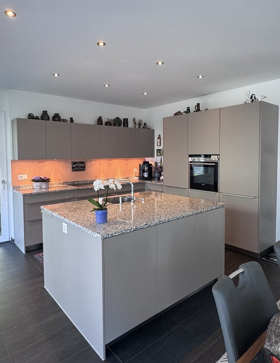 Modernes Einfamilienhaus mit Pool in Solothurn 4