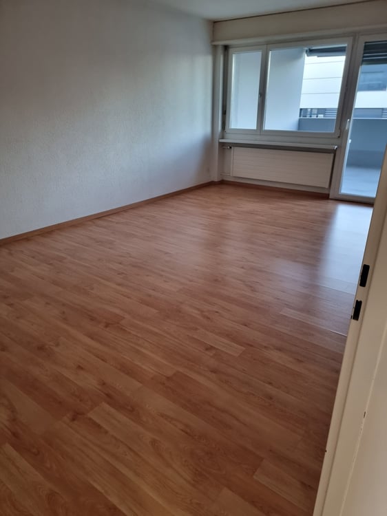 2.5 Zimmerwohnung mit grossem Balkon 12