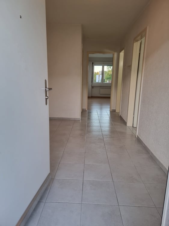 2.5 Zimmerwohnung mit grossem Balkon 6