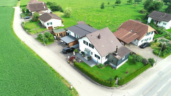 Raum für Familien und Visionen - Einfamilienhaus mit moderner Loft und grosszügiger Infrastruktur 2