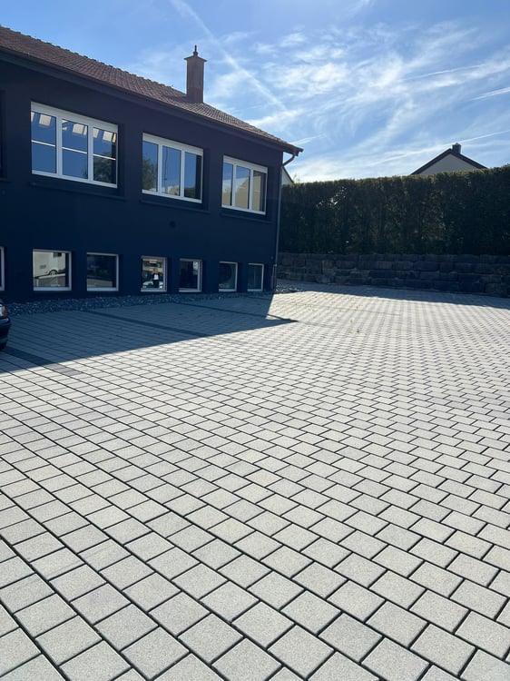 Aussenparkplatz zu vermieten! 1