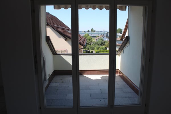 Grosse 4½ Zimmer Dachmaisonette, teilrenoviert mit neuer Küche 3