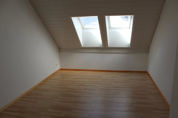 Grosse 4½ Zimmer Dachmaisonette, teilrenoviert mit neuer Küche 7