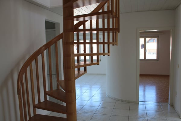 Grosse 4½ Zimmer Dachmaisonette, teilrenoviert mit neuer Küche 9