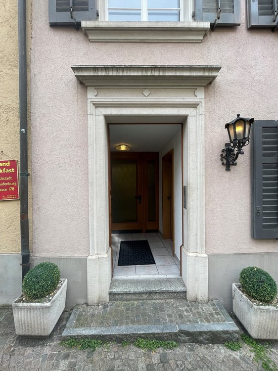 4.5 bzw. 4.5 Zimmer-Maisonette-Wohnung mit grosser Gemeinschaftsterrasse 3