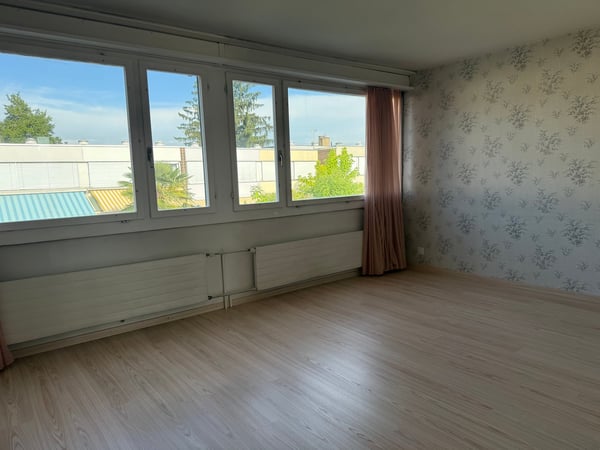 Sonniges 4.5 Zi.-Reihen-EFH mit 2 Gärten & EHP 12