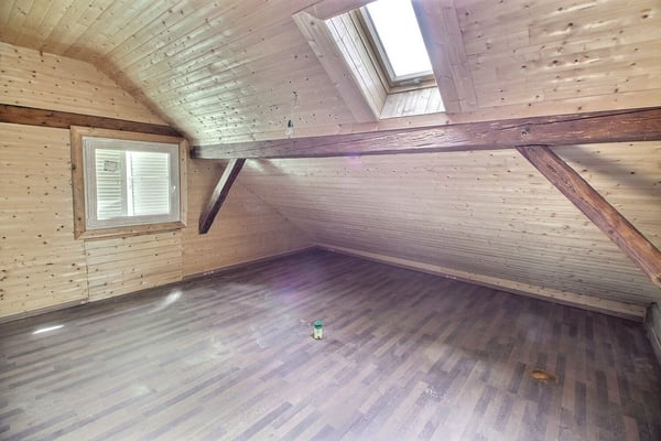 Dans corps de ferme: Grand appartement à finir de rénover 9