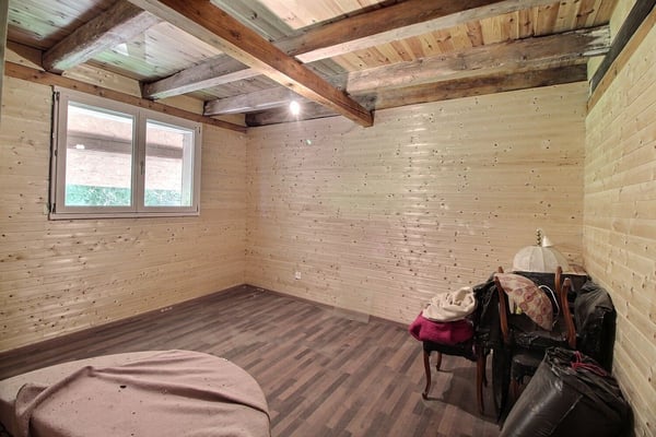 Dans corps de ferme: Grand appartement à finir de rénover 4