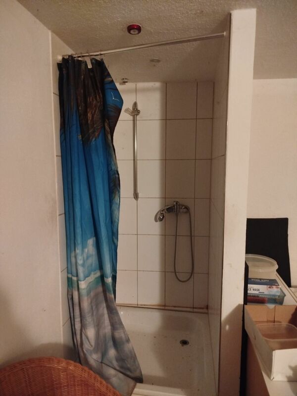 1 Zimmer mit Gemeinschaftsraum