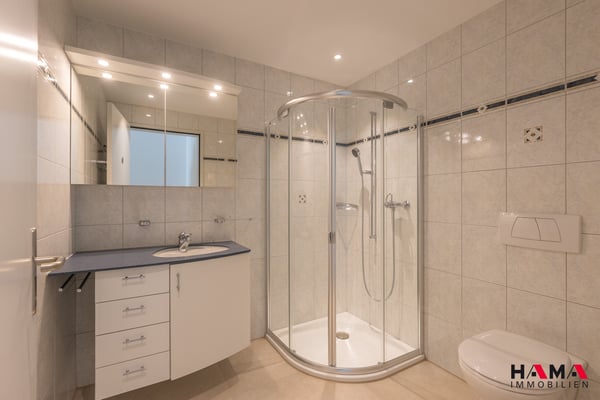 ERSTVERMIETUNG - exklusive 2.5-Zimmer-Einliegerwohnung mit Pool zur Mitbenutzung 7
