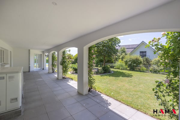 ERSTVERMIETUNG - exklusive 2.5-Zimmer-Einliegerwohnung mit Pool zur Mitbenutzung 10