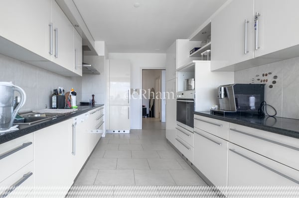 Appartement de 4,5 pièces avec grand jardin et piscine 3