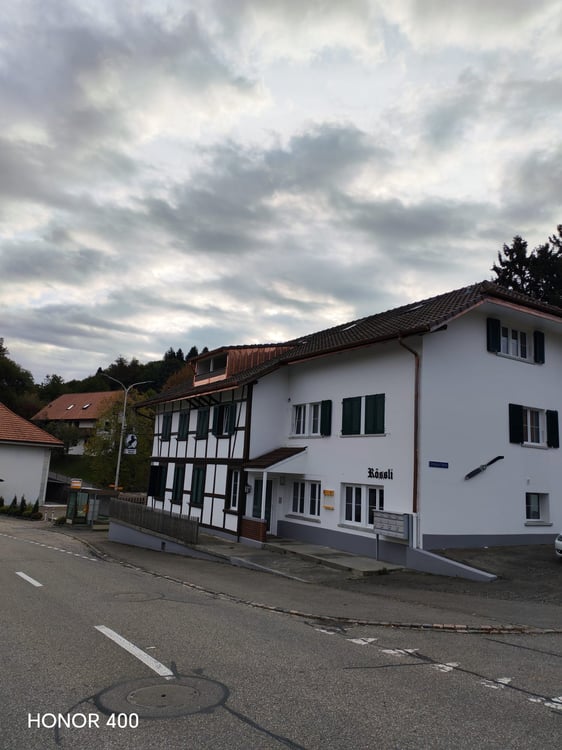 Charmante 3-Zimmer-Dachwohnung an der Hauptstrasse in Biezwil 1
