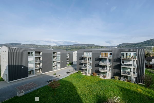 Moderne 2.5-Zimmer-Wohnung mit Balkon im Quartier Les Amis, Biel/Bienne 1