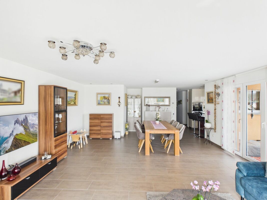 Grosszügige Designwohnung mit zwei Balkonen und stilvollem Wohnambiente