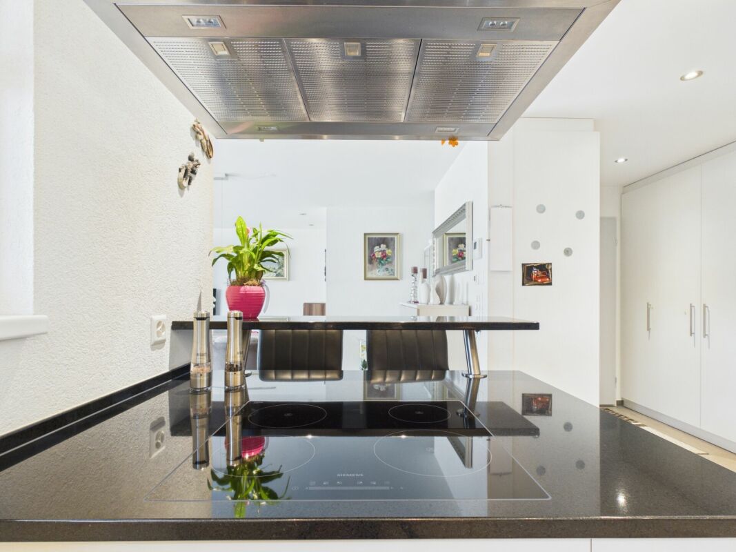 Grosszügige Designwohnung mit zwei Balkonen und stilvollem Wohnambiente