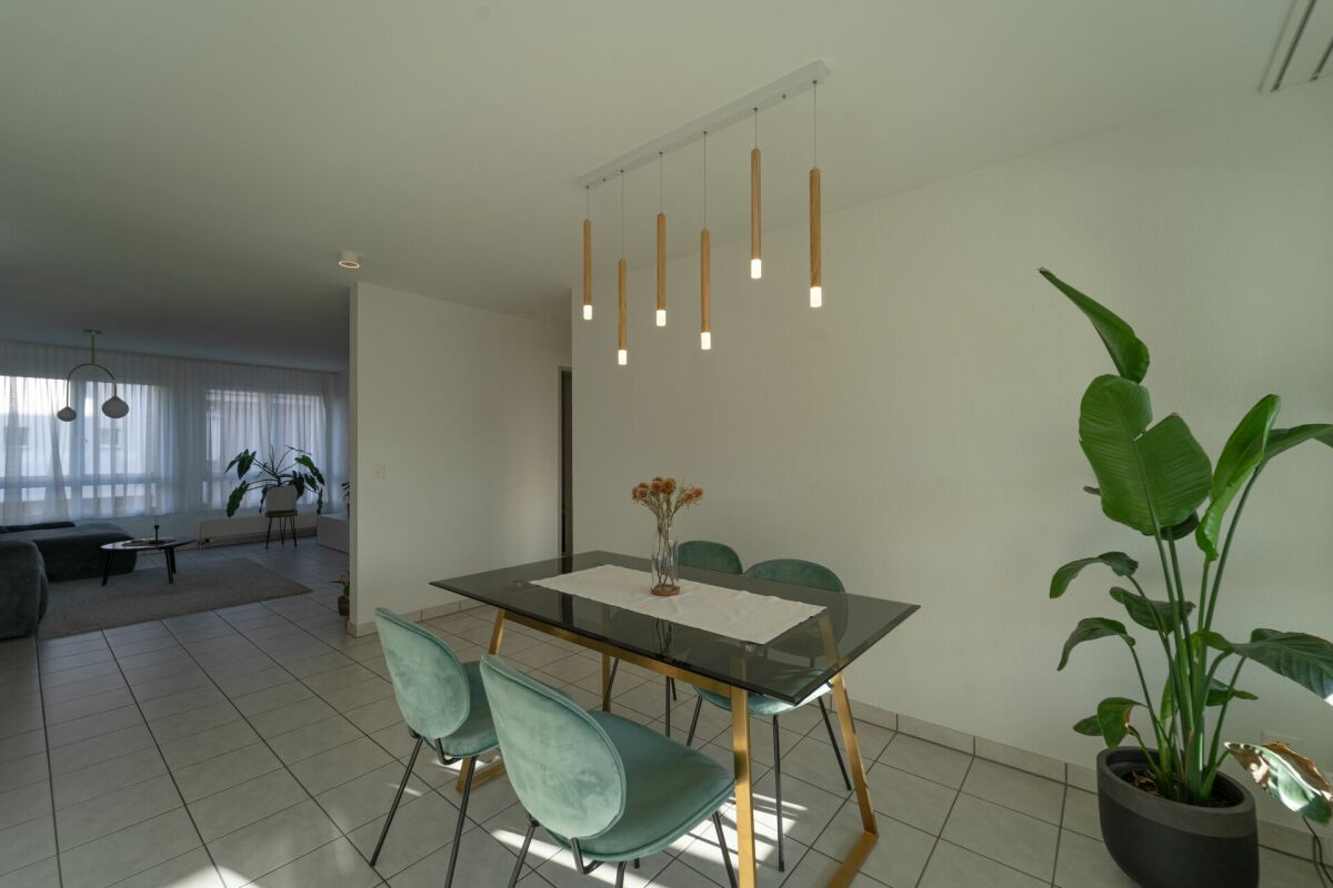 Immobilie in Langwiesen - Grosszügige 7½-Zimmer-Wohnung mit Wintergarten und zwei Tiefgaragenplätzen - Bild 2