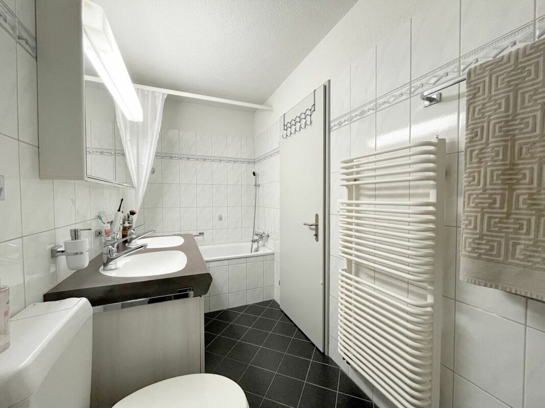 Immobilie in Langwiesen - Grosszügige 7½-Zimmer-Wohnung mit Wintergarten und zwei Tiefgaragenplätzen - Bild 7