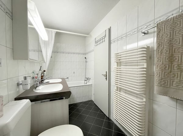 Grosszügige 4½-Zimmer-Wohnung mit Wintergarten und zwei Tiefgaragenplätzen 8