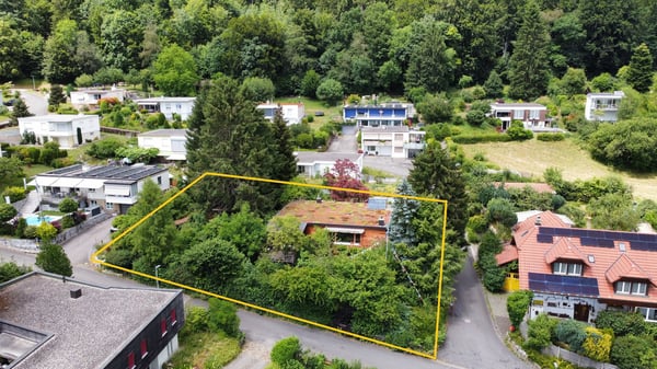 1.5-Zimmer Einfamilienhaus mit einem idyllischen Umschwung, verschiedenen Sitzplätzen + Gartenhaus. 2