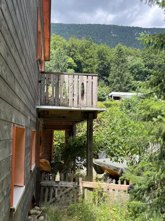 1.5-Zimmer Einfamilienhaus mit einem idyllischen Umschwung, verschiedenen Sitzplätzen + Gartenhaus. 16